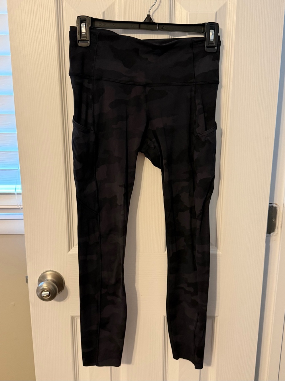 lululemon athletica Black/Camo High-Waist Leggings with Side Pockets EUC